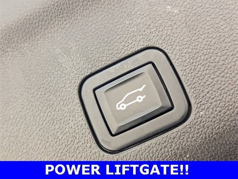 Used 2022 Chevrolet Tahoe LT w/ Luxury Package image 11