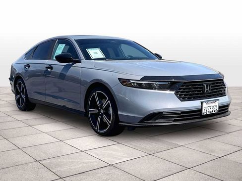Used 2025 Honda Accord Sport image 2