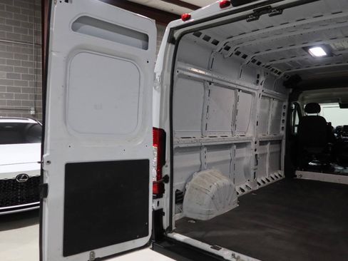 Used 2024 RAM ProMaster 2500 w/ Convenience Group FWD image 18