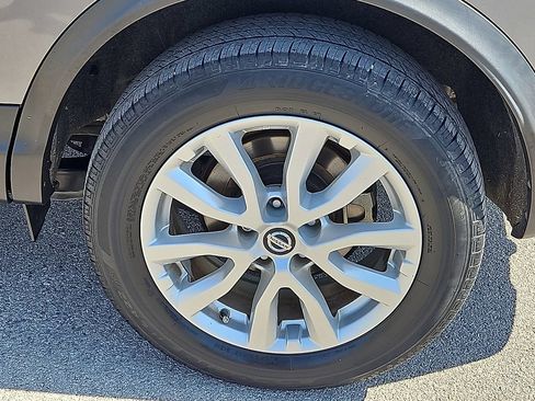 Used 2020 Nissan Rogue Sport SV FWD image 13