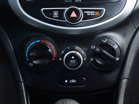 Used 2013 Hyundai Accent GS FWD image 37