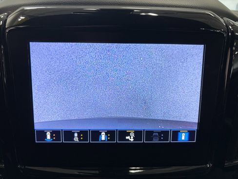 Used 2023 Chevrolet Traverse LT w/ Rear Camera Mirror Package image 21