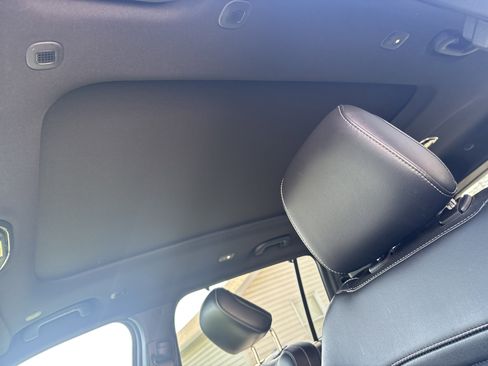 Used 2025 Jeep Grand Cherokee L Limited w/ Luxury Tech Group II image 31