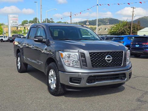 Used 2019 Nissan Titan SV AWD/4WD image 7