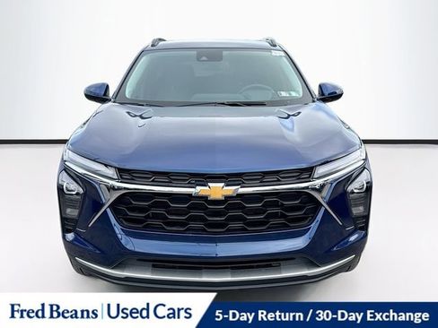 Used 2024 Chevrolet Trax LT w/ Driver Confidence Package FWD image 2