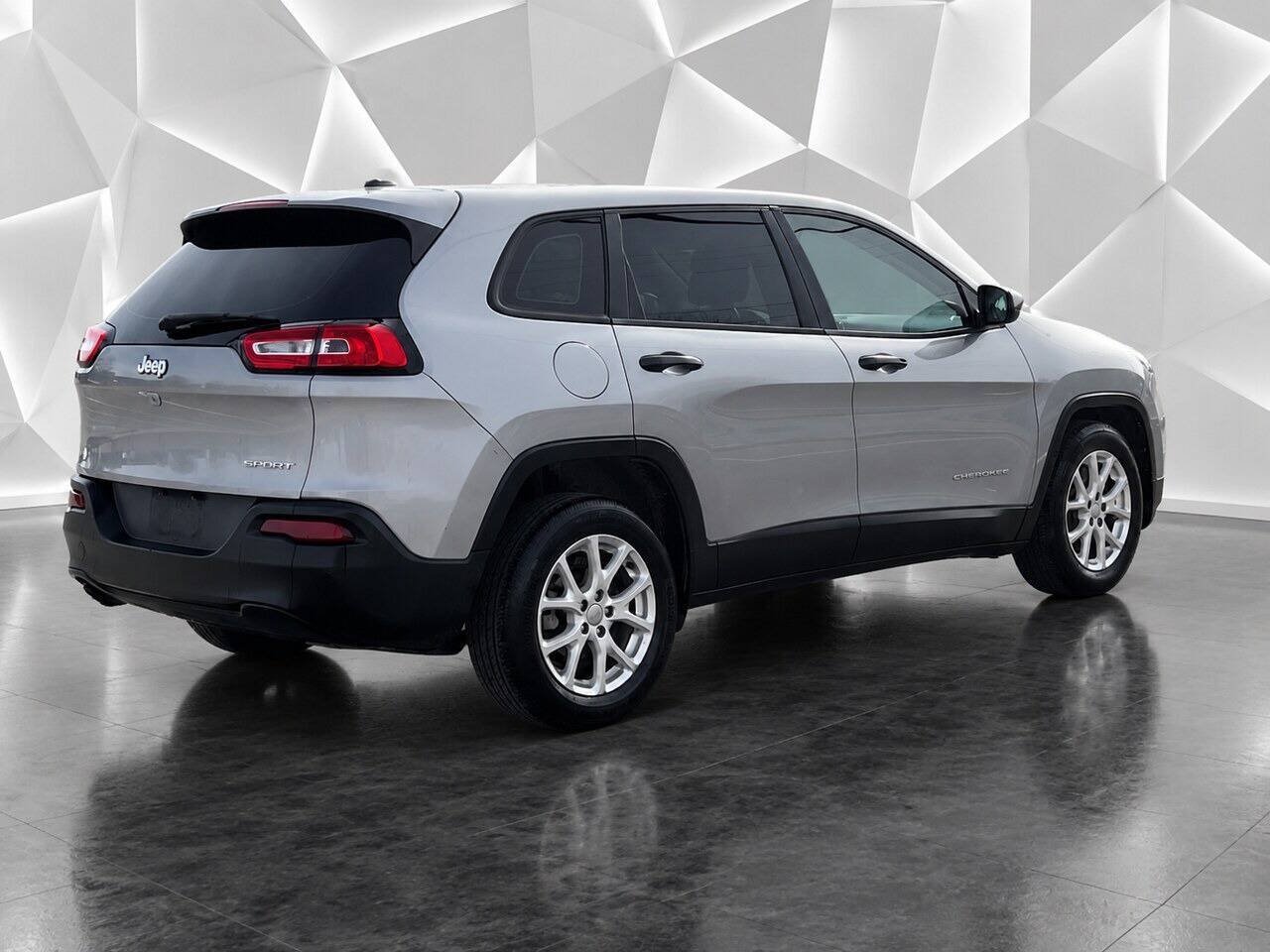 Used 2015 Jeep Cherokee Sport FWD image 2