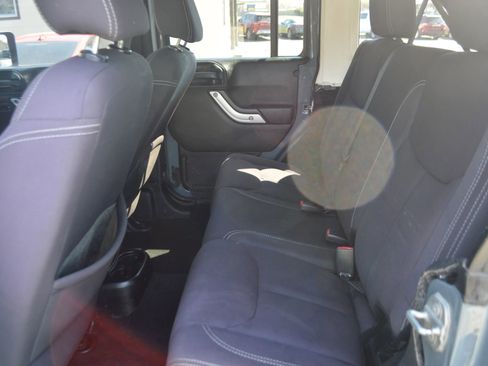 Used 2014 Jeep Wrangler Unlimited Rubicon w/ Dual Top Group AWD/4WD image 19