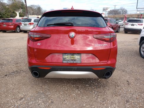 Used 2018 Alfa Romeo Stelvio AWD image 6