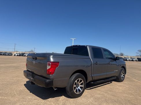 Used 2019 Nissan Titan S image 24