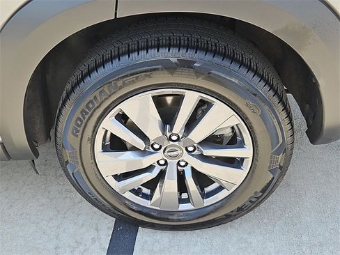 Used 2025 Nissan Pathfinder SV image 12