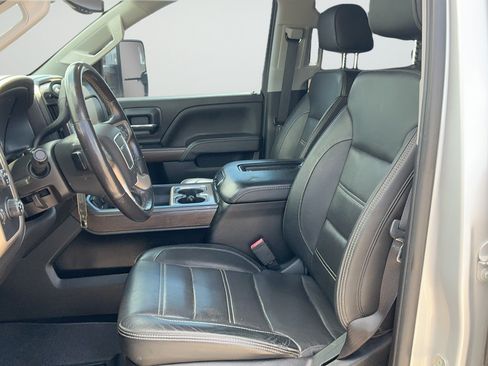 Used 2018 GMC Sierra 2500 Denali w/ Duramax Plus Package AWD/4WD image 17