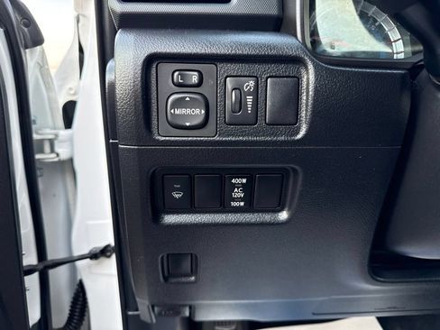 Used 2016 Toyota 4Runner SR5 AWD/4WD image 14
