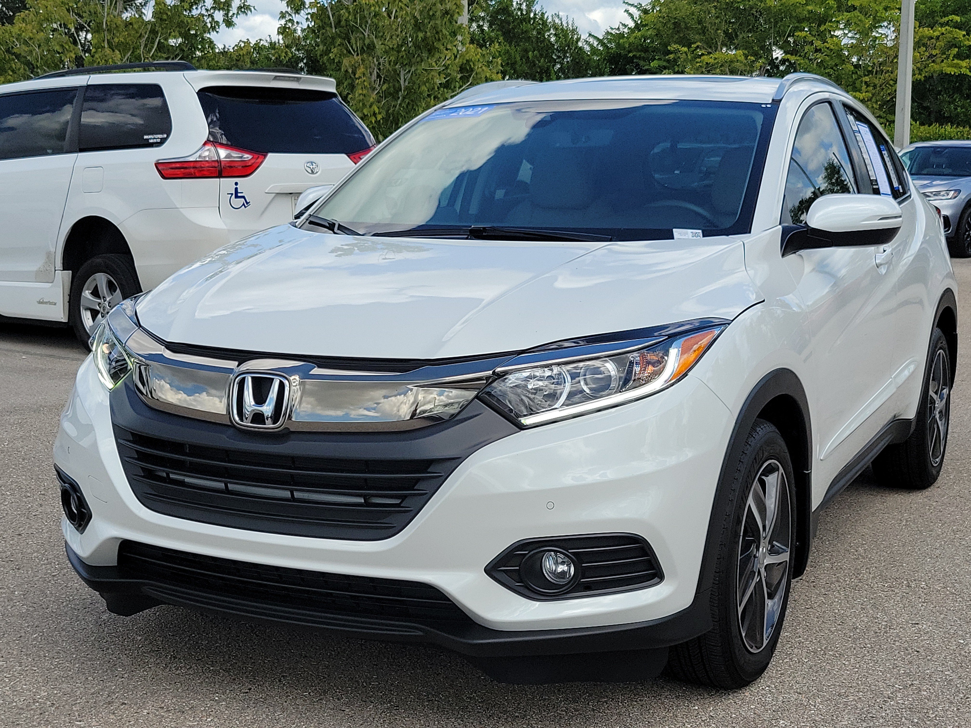 Certified 2021 Honda HR-V EX-L image 3