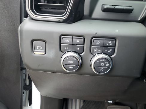 Used 2024 GMC Sierra 1500 AT4X image 29