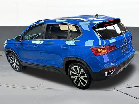 Used 2023 Volkswagen Taos SE image 3