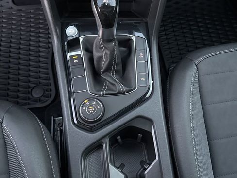 New 2025 Volkswagen Taos SE image 26