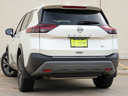 Used 2023 Nissan Rogue SV w/ SV Premium B Package FWD image 5