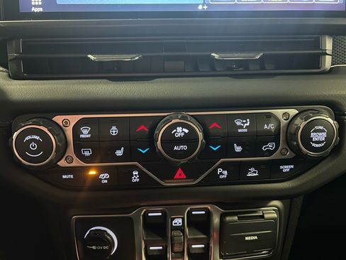 New 2026 Jeep Wrangler Moab image 16