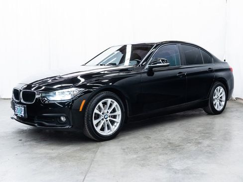 Used 2017 BMW 320i Sedan image 3
