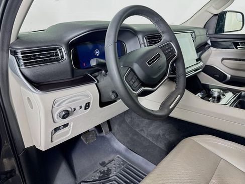 Used 2023 Jeep Wagoneer 4WD image 13