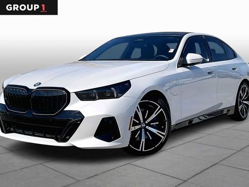 Used 2026 BMW 550e xDrive w/ Premium Package image 1