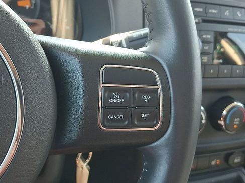 Used 2015 Jeep Patriot Latitude w/ Sun/Sound Group AWD/4WD image 22