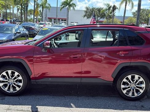 Used 2021 Toyota RAV4 XLE Premium FWD image 4