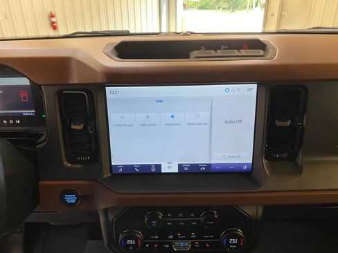 Used 2024 Ford Bronco Outer Banks AWD/4WD image 38