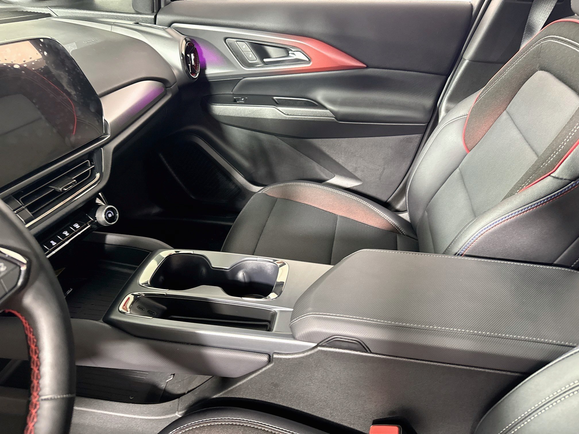 Used 2025 Chevrolet Equinox EV RS FWD image 24