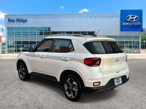 Used 2025 Hyundai Venue SEL FWD image 7