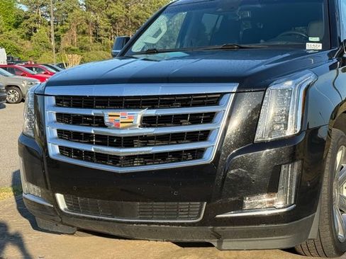Used 2018 Cadillac Escalade ESV Premium Luxury image 10