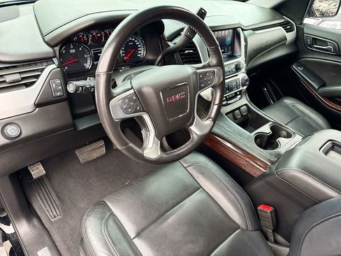 Used 2020 GMC Yukon XL SLT w/ Premium Edition image 11