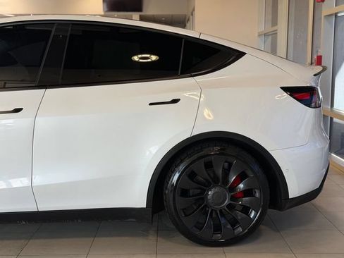 Used 2022 Tesla Model Y Performance AWD/4WD image 9