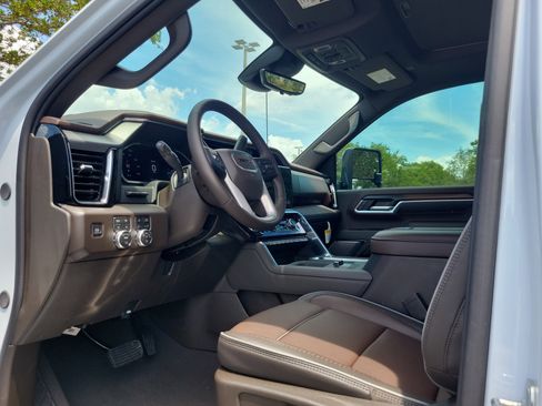 New 2026 GMC Sierra 2500 Denali w/ Denali Reserve Package AWD/4WD image 8