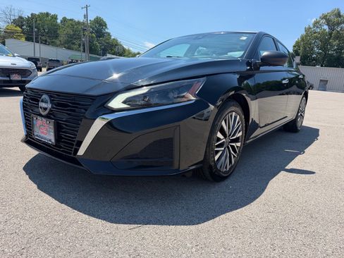 Used 2024 Nissan Altima 2.5 SV FWD image 8