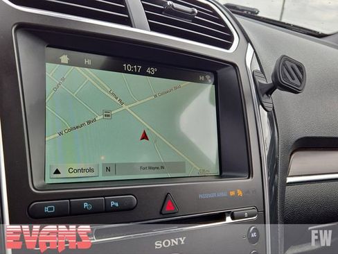 Used 2017 Ford Explorer Limited w/ Equipment Group 303A AWD/4WD image 8