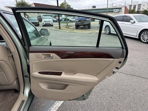 Used 2010 Toyota Avalon XLS image 17
