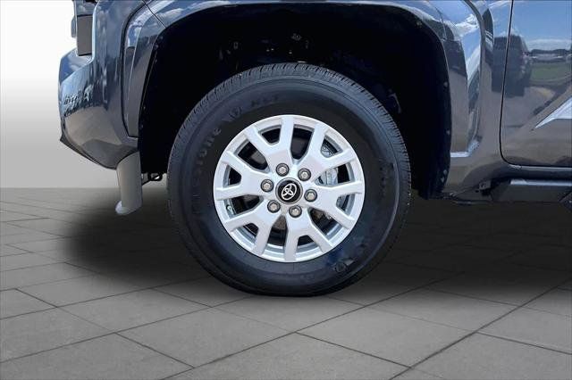 Certified 2026 Toyota Tacoma SR5 AWD/4WD image 11