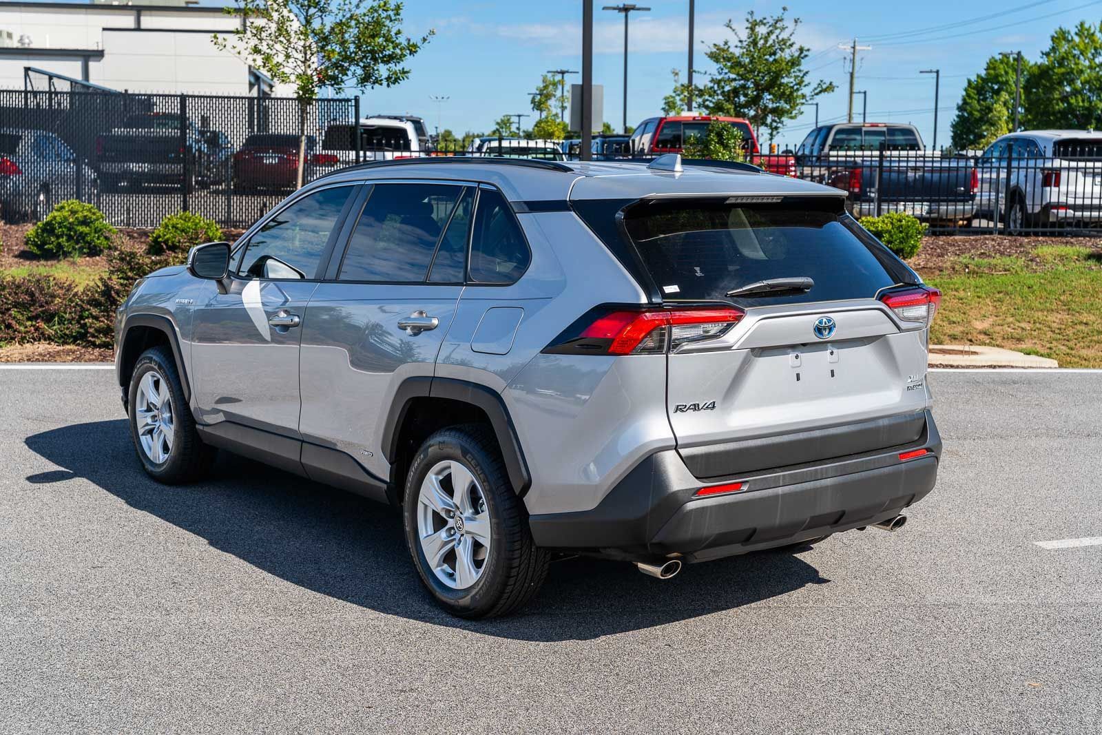 Used 2020 Toyota RAV4 XLE w/ Convenience Package AWD/4WD image 5