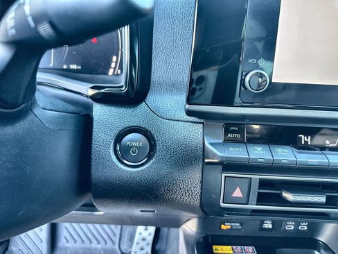 Used 2025 Toyota Camry SE image 16