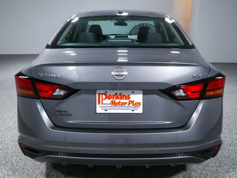 Used 2024 Nissan Altima 2.5 SV FWD image 8