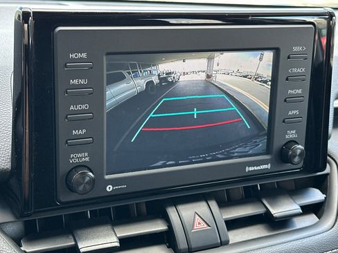 Used 2021 Toyota RAV4 LE image 19