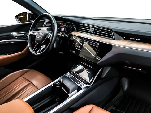 Used 2022 Audi e-tron Premium image 16