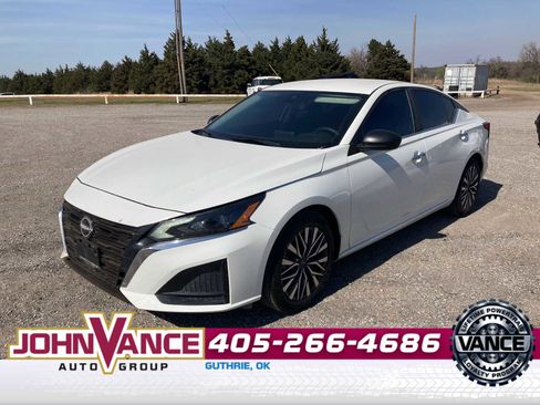 Used 2025 Nissan Altima 2.5 SV image 1