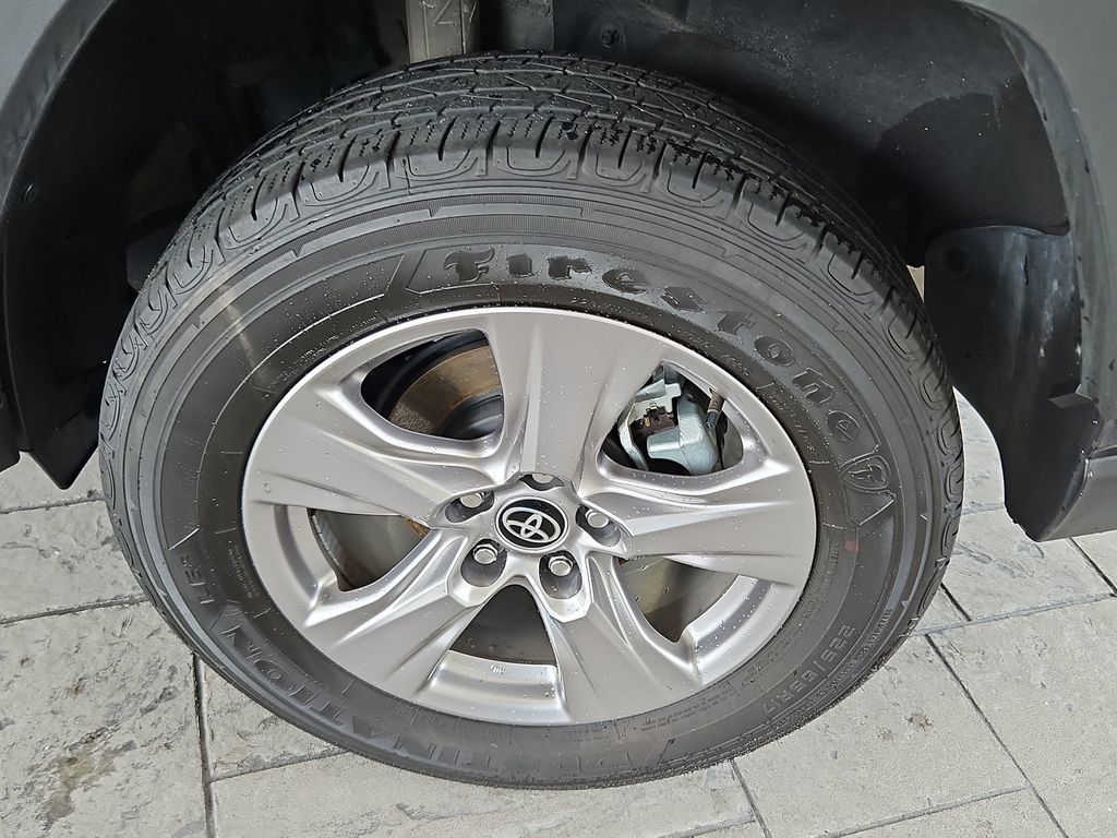 Used 2023 Toyota RAV4 XLE FWD image 31