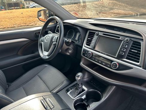 Used 2019 Toyota Highlander Plus image 20