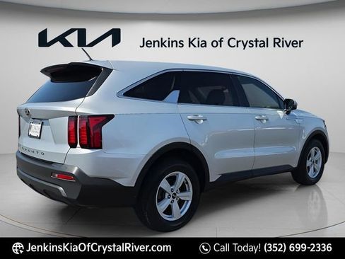 Used 2021 Kia Sorento LX FWD image 8