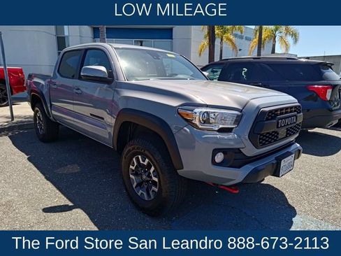 Used 2018 Toyota Tacoma TRD Off-Road w/ Technology Package AWD/4WD image 3