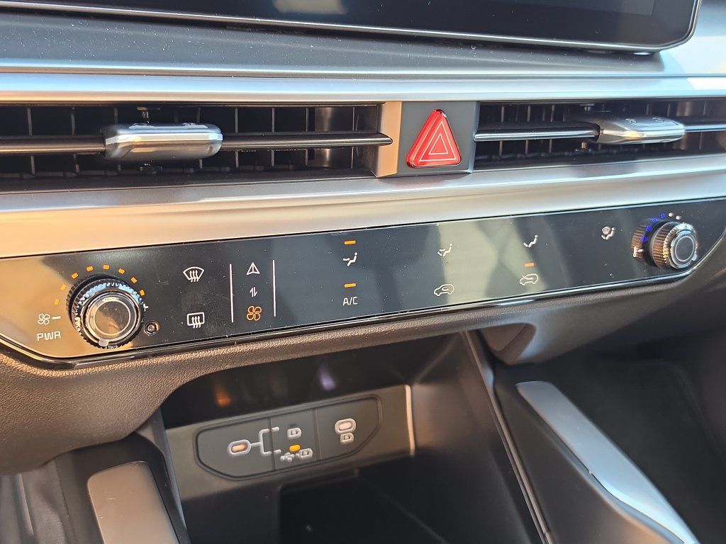 New 2026 Kia Sorento LX FWD image 24