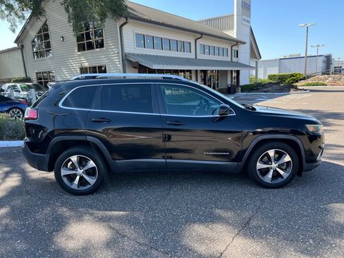 Used 2019 Jeep Cherokee Limited FWD image 21